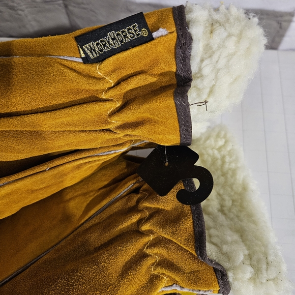 Tan Mittens - Picture 4 of 5